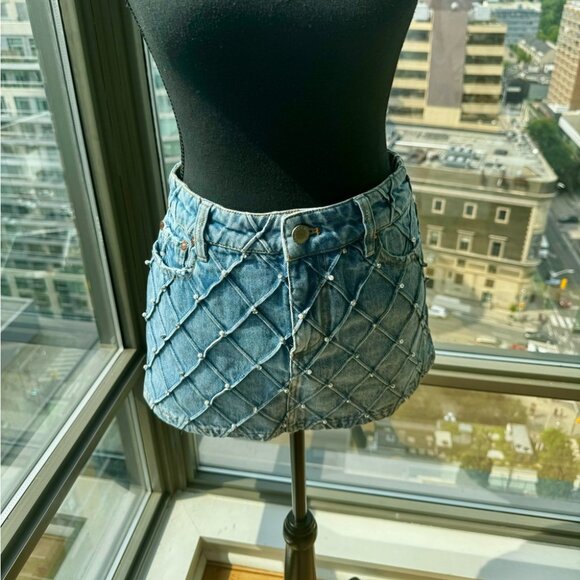 🆕 ALICE + OLIVIA 🧿 NWT Joss High-Rise Quilted Embellished Denim Mini Skirt, 26 - Picture 5 of 16